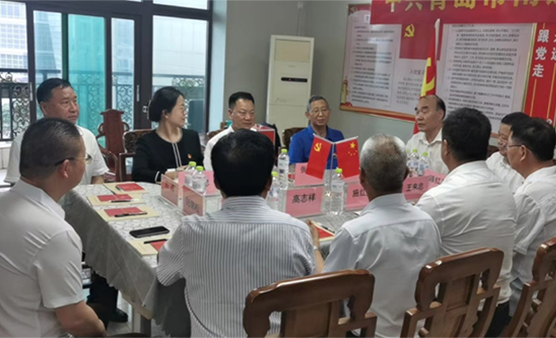 青岛市南通商会成立“拓展型”党支部,让党旗在一线飘扬