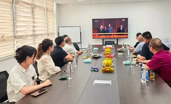 铭记抗战历史 传承民族精神 泗阳县南通商会观看九三阅兵